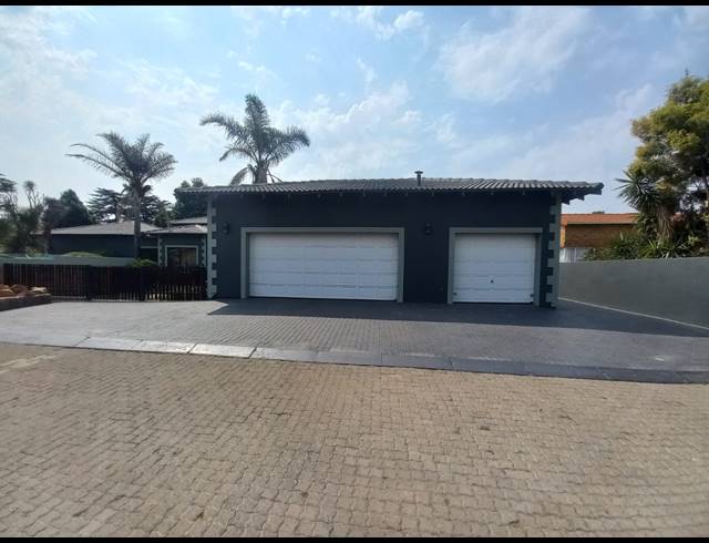 3 BEDROOM FREESTANDING FOR SALE IN SONNEVELD
